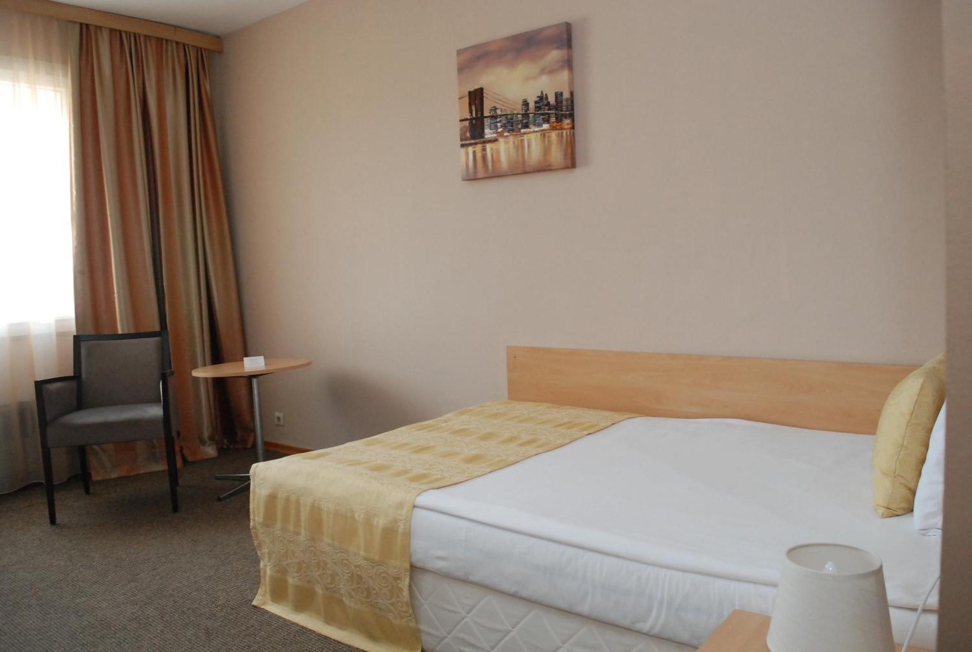 Hotel Balkan Pleven Exteriör bild