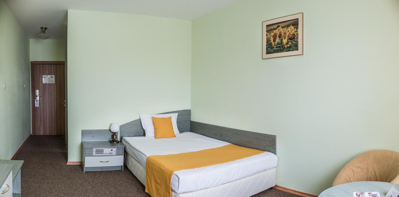 Hotel Balkan Pleven Exteriör bild